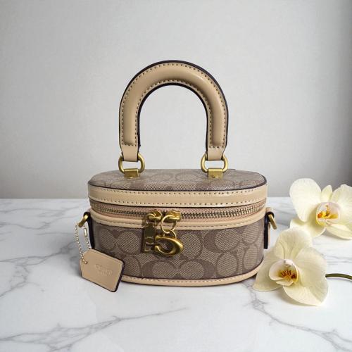 حقيبة كوتش ميك اب ميني براون بيج