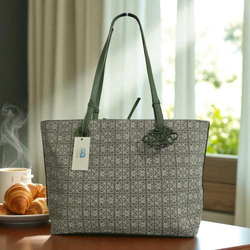 حقيبة لوي قماشية وسط فاخرة لون عشبي