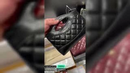 حقيبة شانيل هاند باق ميني بيج لوقو ذهبي