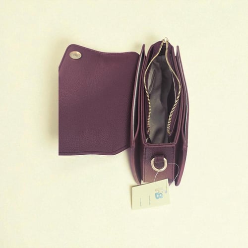 Juno Logo in Glovetanned Leather 1