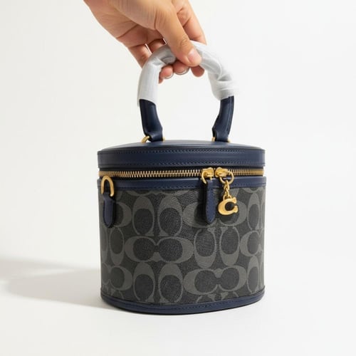 حقيبة كوتش ميك اب وسط بلو