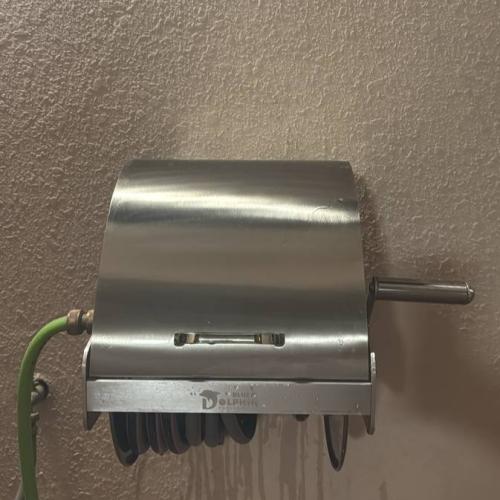 لي حوش (25م) مع قاعدة استنلس استيل