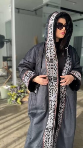 فروه نسائي مطرزه بالسدو الاحمر