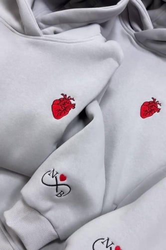 بلوفرات مع تطريز حسب الطلب