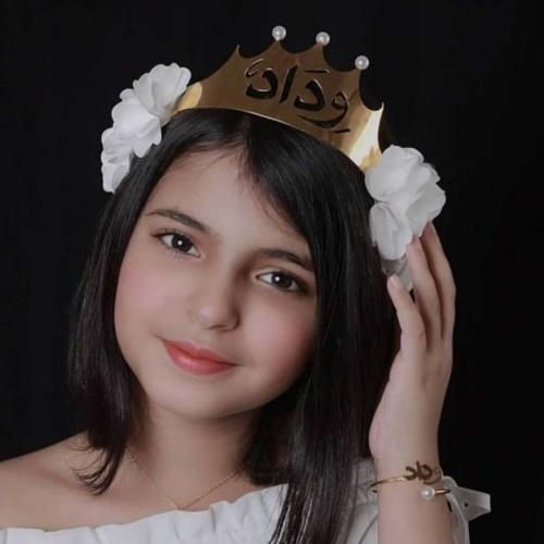 تاج بالاسم مع ورد
