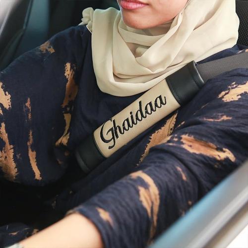 كفر حزام الأمان بالاسم الوان متعدده