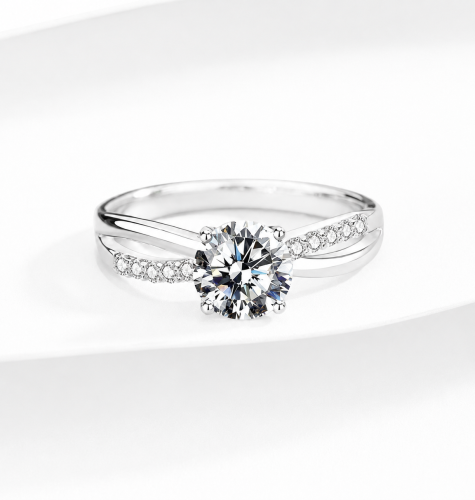 Silver ring with moissanite stone, 1 carat