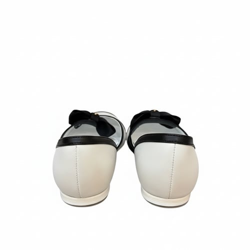 Chanel حذاء باليرينا نسائي أنيق بتفاصيل كلاسيكية