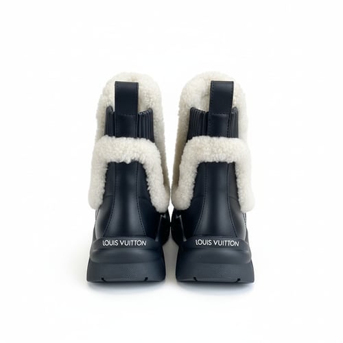 Louis Vuitton بوت نسائي مبطن فرو بلون بيج بتصميم ع...