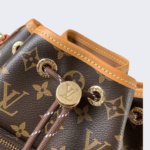 شنطة نسائية ظهر من لويس فيتون