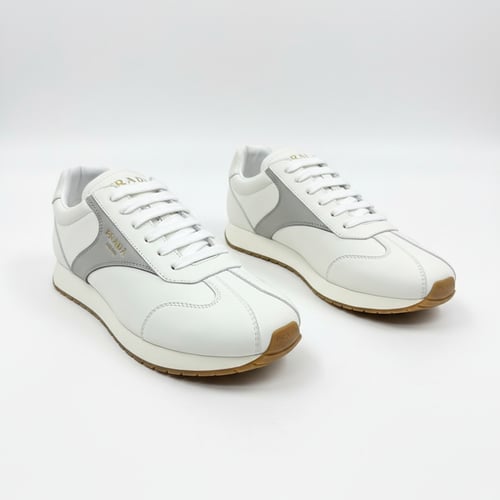 Pradaحذاء سنيكرز نسائي أبيض بتصميم ناعم