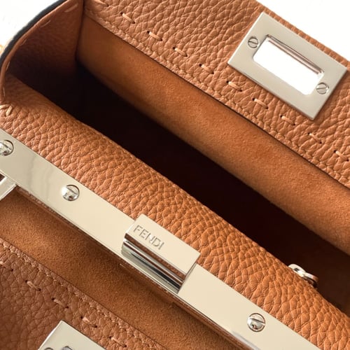 شنطة يد فندي ماستر تصميم Peekaboo كلاسيكي