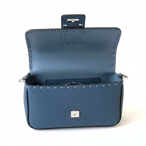 حقيبة Fendi Baguette – اللون الأزرق النيلي