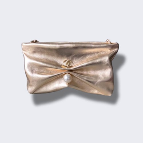 شنطة شانيل كلاتش