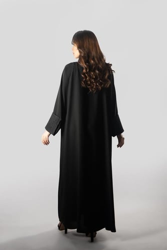 عباية سوداء فاخرة من لاميه – قماش ياباني مطرز عالي...