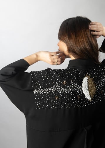 عباية سوداء فاخرة من لاميه – قماش ياباني مطرز عالي...