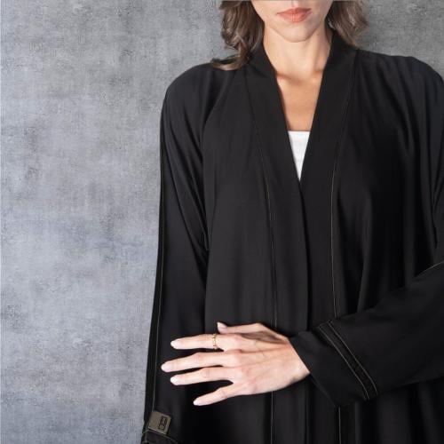 عباية لاميه مس كروس – قماش ياباني فاخر – أسود مطرز...