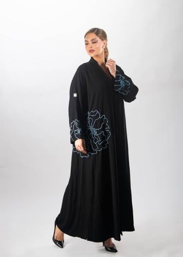 عباية سوداء فاخرة من لاميه – قماش ياباني بقصة عصري...