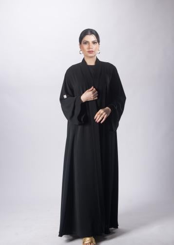 عباية "نقوش الشمس" من لاميه – بتصميم الياقة المرتف...