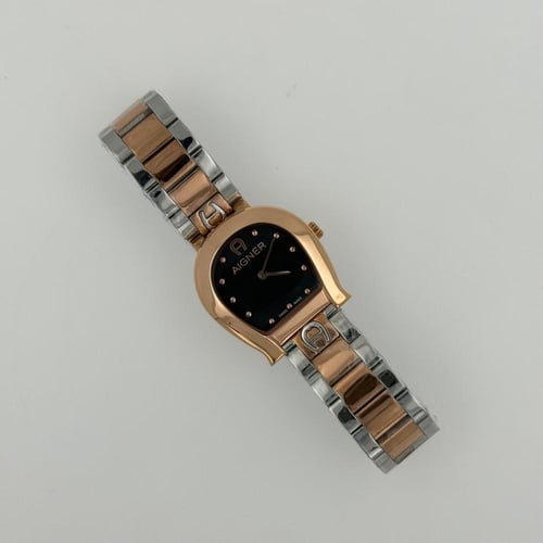 ساعة نسائية فاخرة بتصميم أنيق يأسركِ بجمال التفاصي...