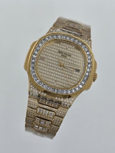 ساعة أنيقة بتصاميم كلاسيكية وعصرية