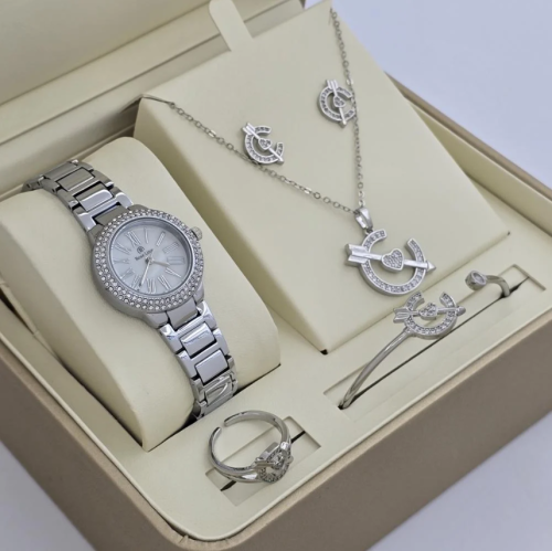 طقم السحر والأنوثة – لمسة فخامة تروي تفاصيلك