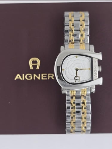 ساعة نسائية فاخرة بتصميم أنيق يأسركِ بجمال التفاصي...