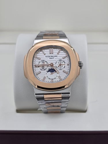 ساعة أنيقة بتصاميم كلاسيكية وعصرية