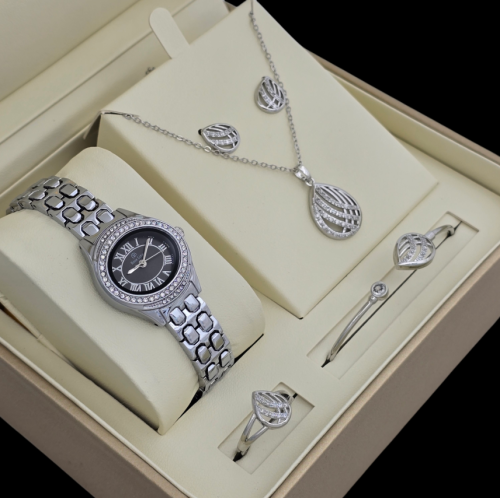 طقم الفخامة المتكاملة – تألقي بجمال التفاصيل وأناق...