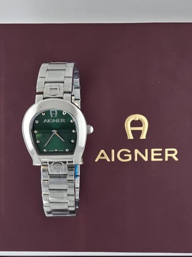 ساعة نسائية فاخرة بتصميم أنيق يأسركِ بجمال التفاصي...