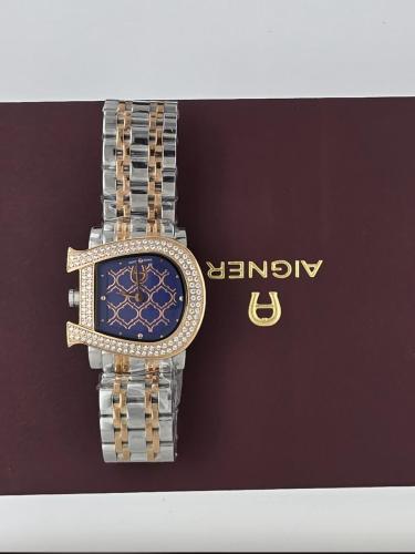 ساعة نسائية فاخرة بتصميم أنيق يأسركِ بجمال التفاصي...