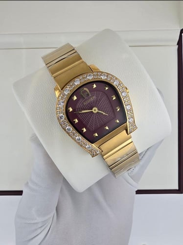 ساعة نسائية فاخرة بتصميم أنيق يأسركِ بجمال التفاصي...