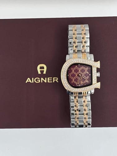 ساعة نسائية فاخرة بتصميم أنيق يأسركِ بجمال التفاصي...