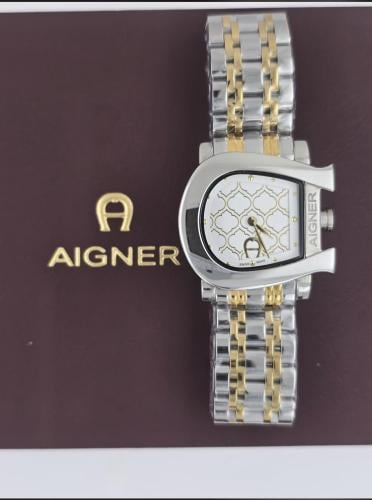 ساعة نسائية فاخرة بتصميم أنيق يأسركِ بجمال التفاصي...