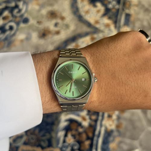 ساعة كاسيو دايري اطار اسود مينا اخضر