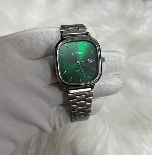 ساعة كاسيو اطار فضي مينا اخضر