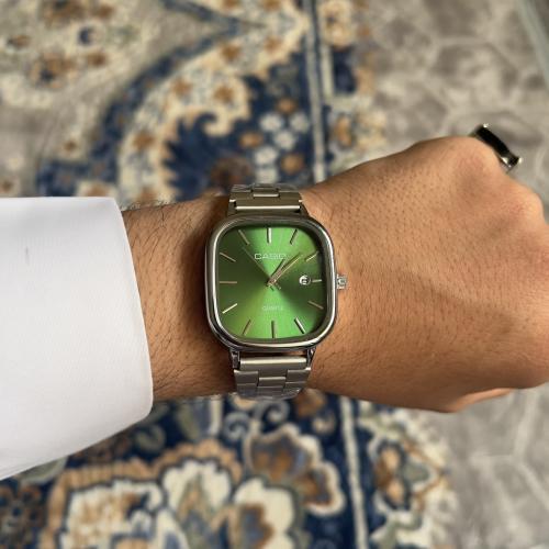 ساعة كاسيو مربع اطار فضي مينى اخضر