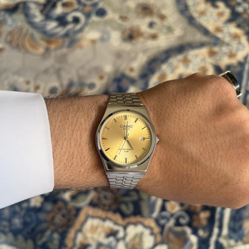 ساعة كاسيو دايري اطار فضي مينا اصفر فاتح