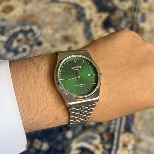 ساعة كاسيو دايري اطار رصاصي مينا اخضر غامق