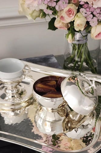 إناء تقديم مع غطاء