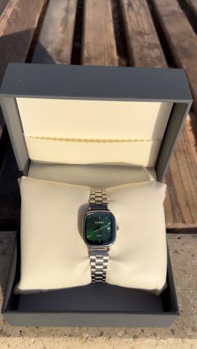 ساعة كاسيو نسائي ستيل فضي لون أخضر