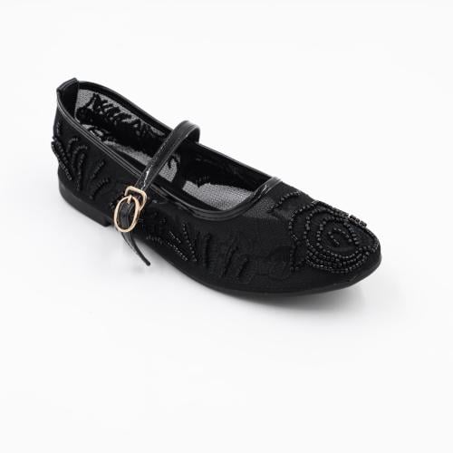 Lace flat with elegant embroidery