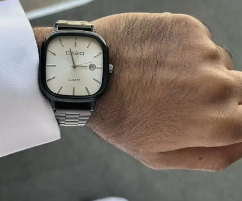 كاسيو أبيض اسود