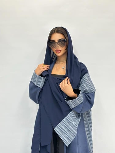 عبايه شمواه كحلي مع قصه بالخلف بالظهر