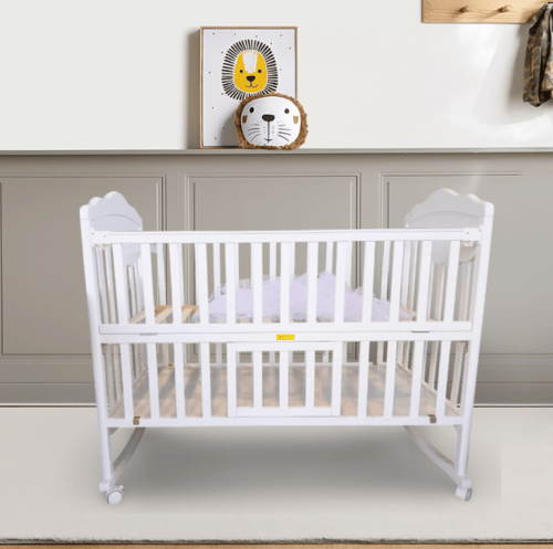 سرير أطفال بتصميم خشبي حديث بلون أبيض