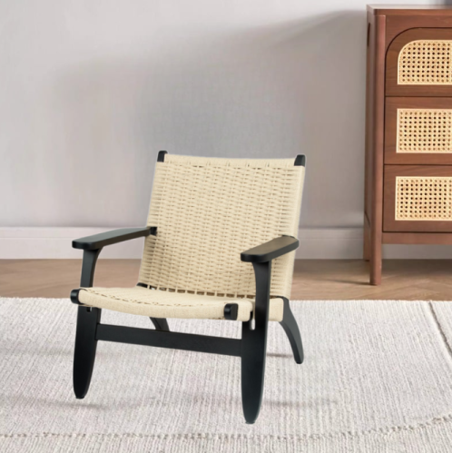 كرسي مفرد عصري بتصميم أنيق