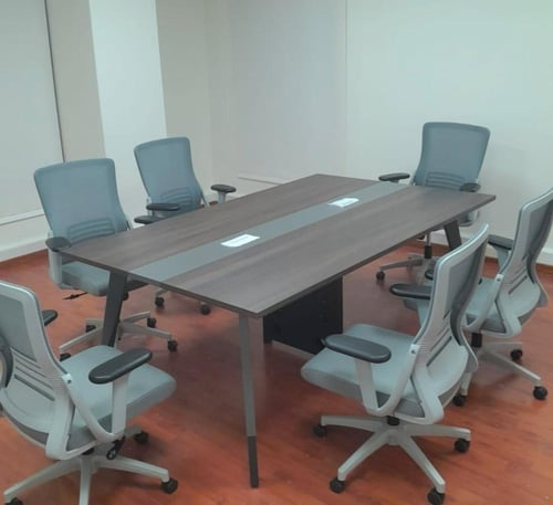 طاوله اجتماعات بشكل احترافي بمقاسات مختلفة