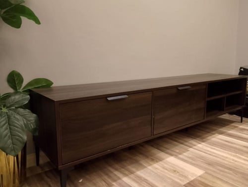 طاولة تلفاز خشبية 180 سم تصميم عصري فاخر