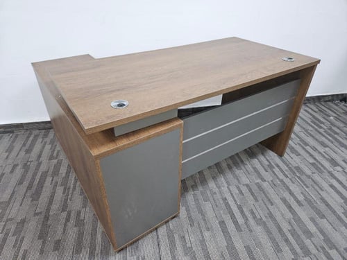 مكتب عمل خشبي أنيق وعصري مقاس 140 سم