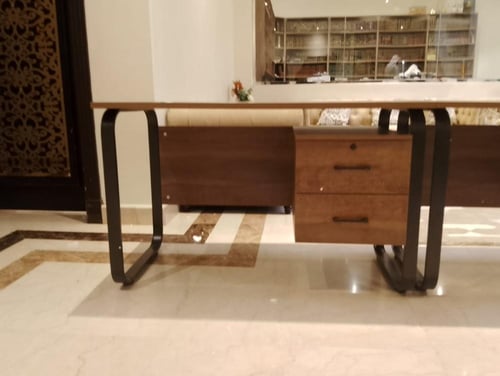 مكتب خشبي عصري بتصميم أنيق 120 سم